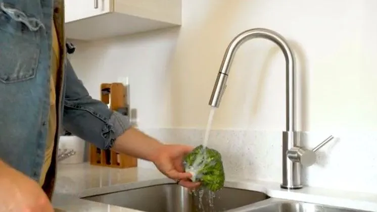 STREAMLINE PULL-DOWN RV KITCHE